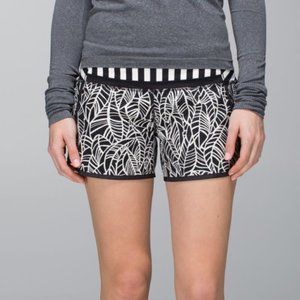 Lululemon Run Times Short *4-Way Stretch Pretty Palm Black Angel Wing 4